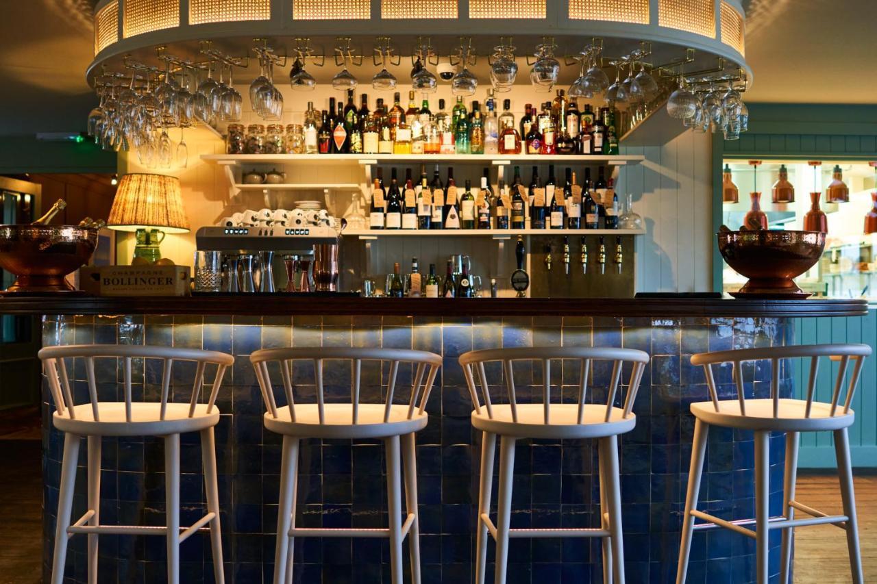 Mitre Hotel Kingston upon Thames  Exterior foto The bar at the River Café