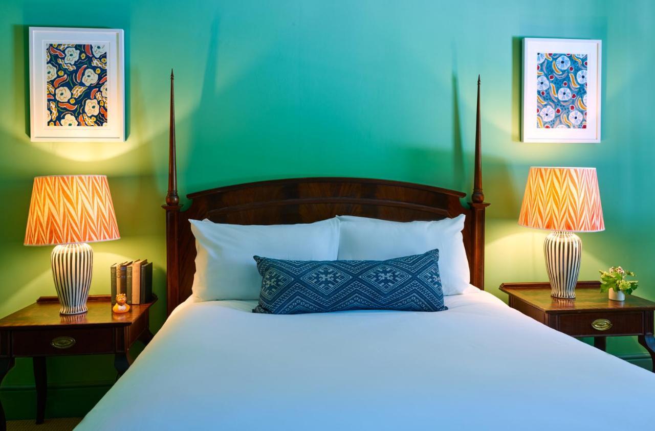 Mitre Hotel Kingston upon Thames  Exterior foto A bedroom at the Inn