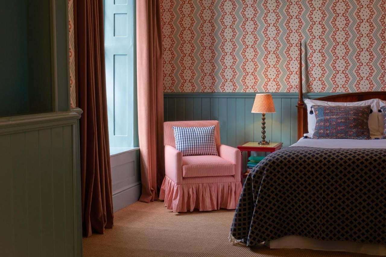 Mitre Hotel Kingston upon Thames  Exterior foto A bedroom at The Mitre