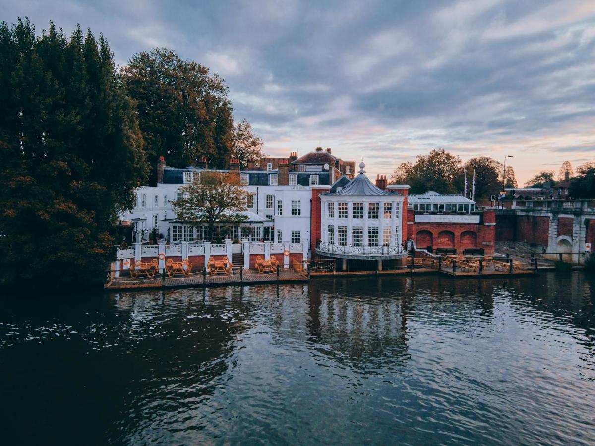 Mitre Hotel Kingston upon Thames  Exterior foto The River Wey in Guildford