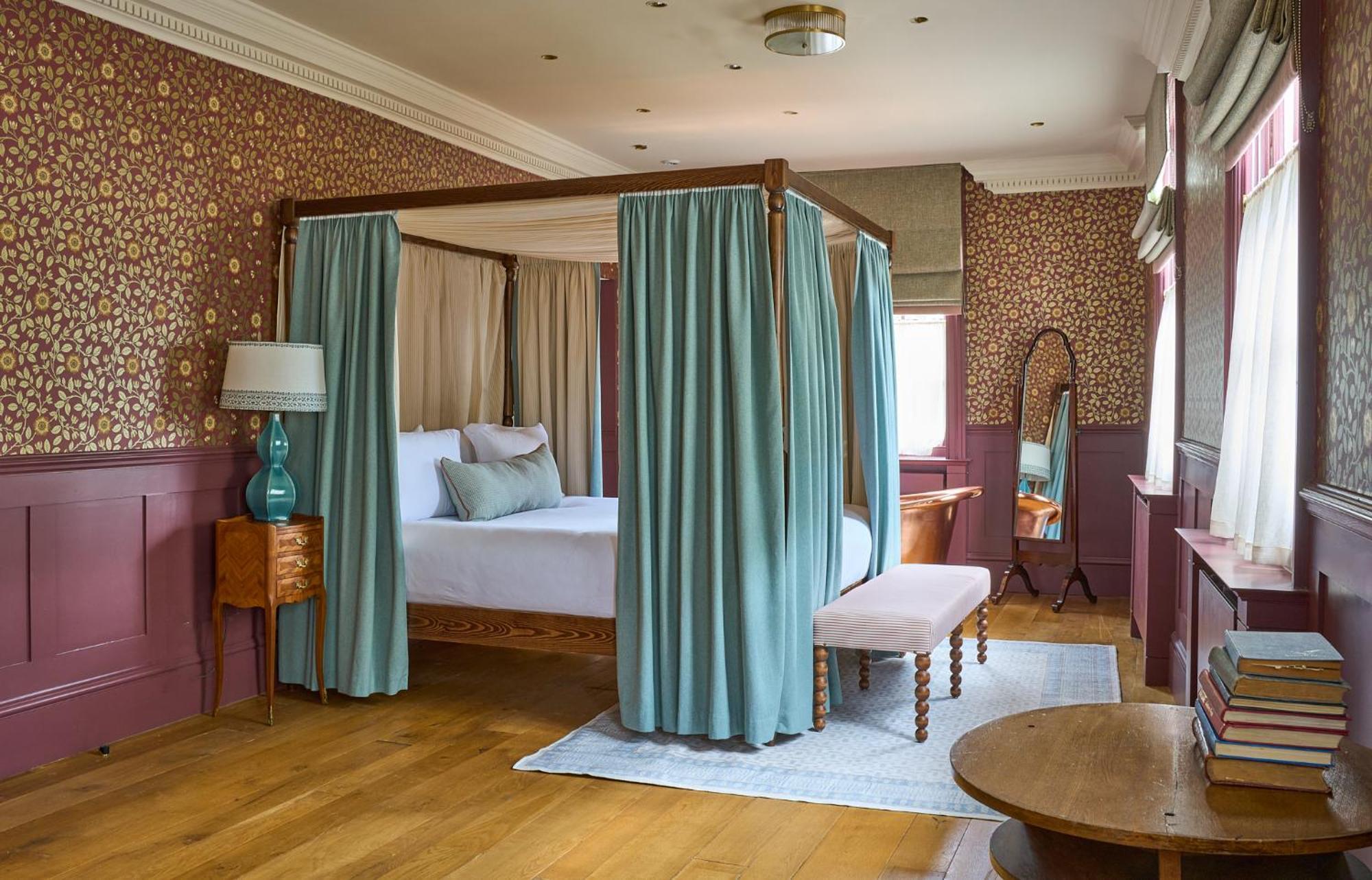 Mitre Hotel Kingston upon Thames  Exterior foto A bedroom at the hotel