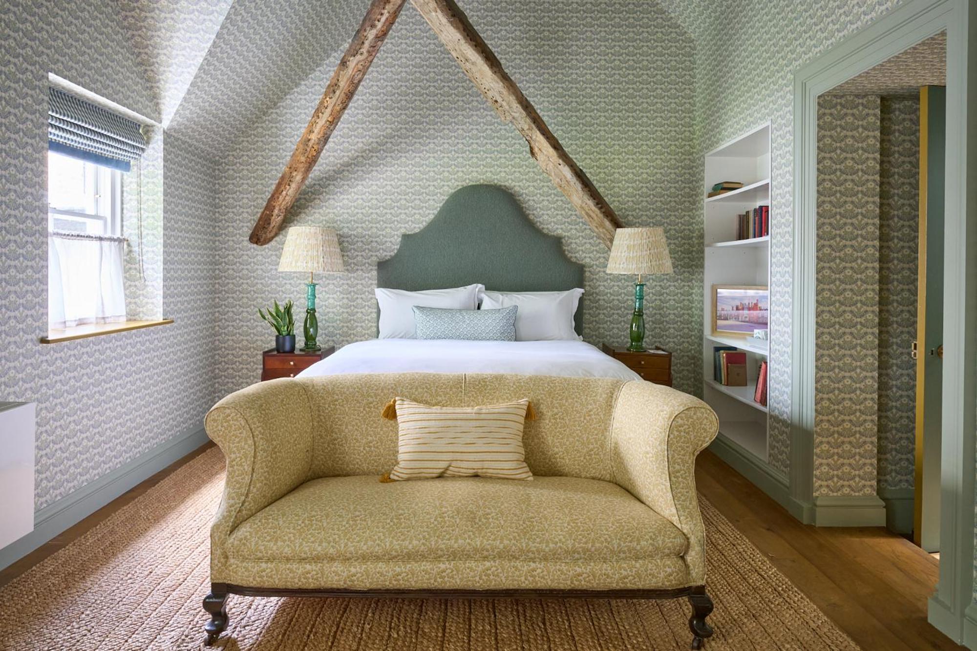 Mitre Hotel Kingston upon Thames  Exterior foto A bedroom at The Mitre