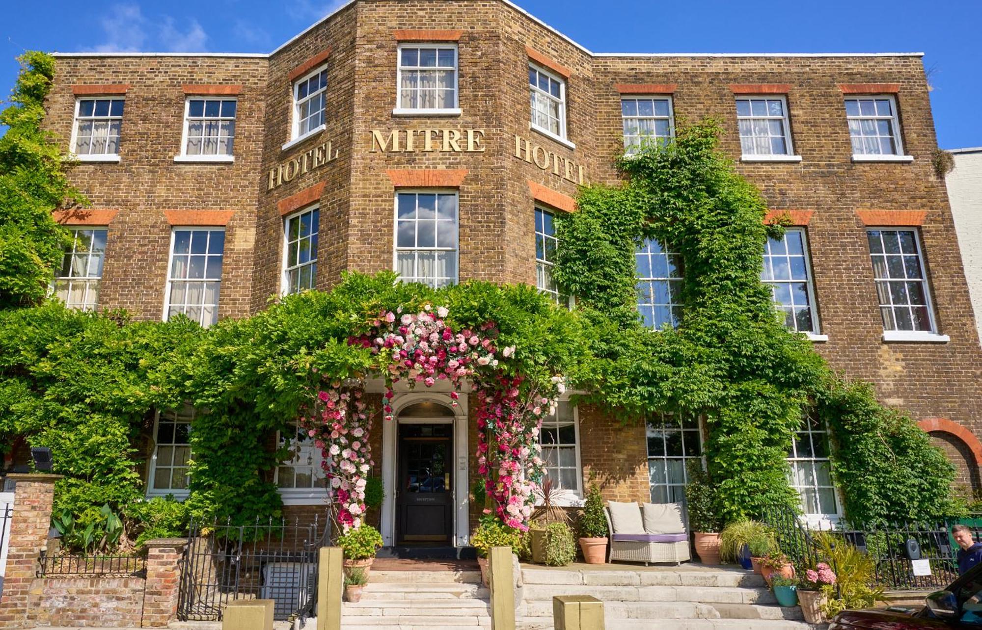 Mitre Hotel Kingston upon Thames  Exterior foto The hotel in 2014