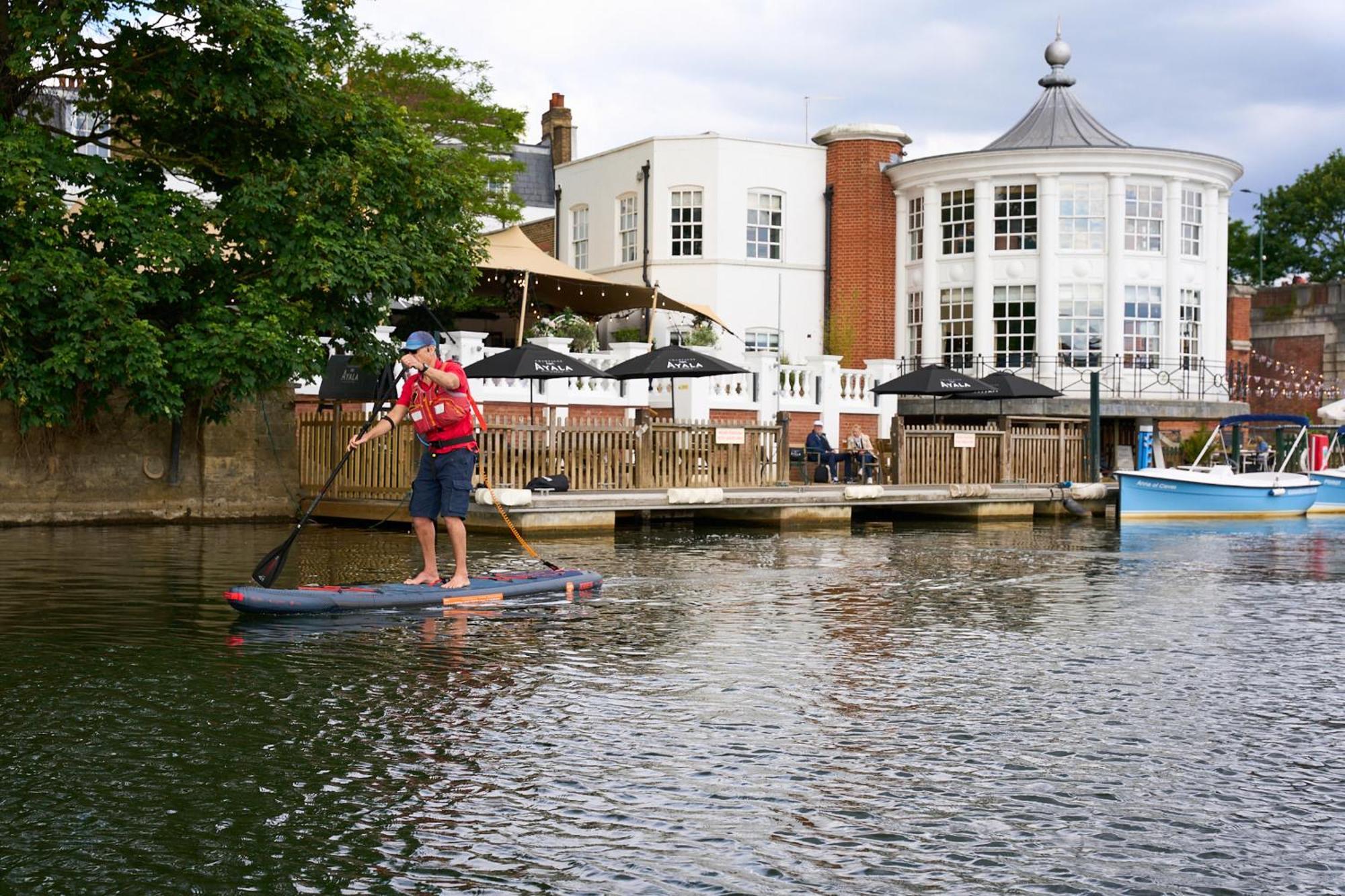 Mitre Hotel Kingston upon Thames  Exterior foto Stand Up Paddle Boarding on the River Wey