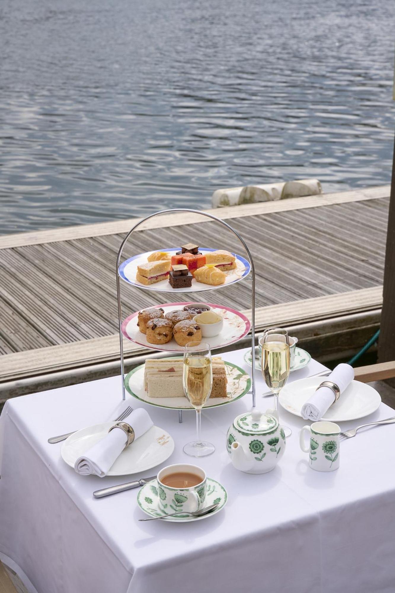 Mitre Hotel Kingston upon Thames  Exterior foto Afternoon tea at the InterContinental Sydney