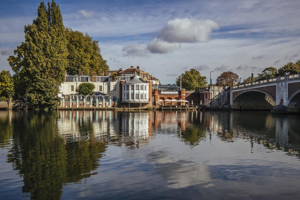 Mitre Hotel Kingston upon Thames  Exterior foto The River Wey at Farnham