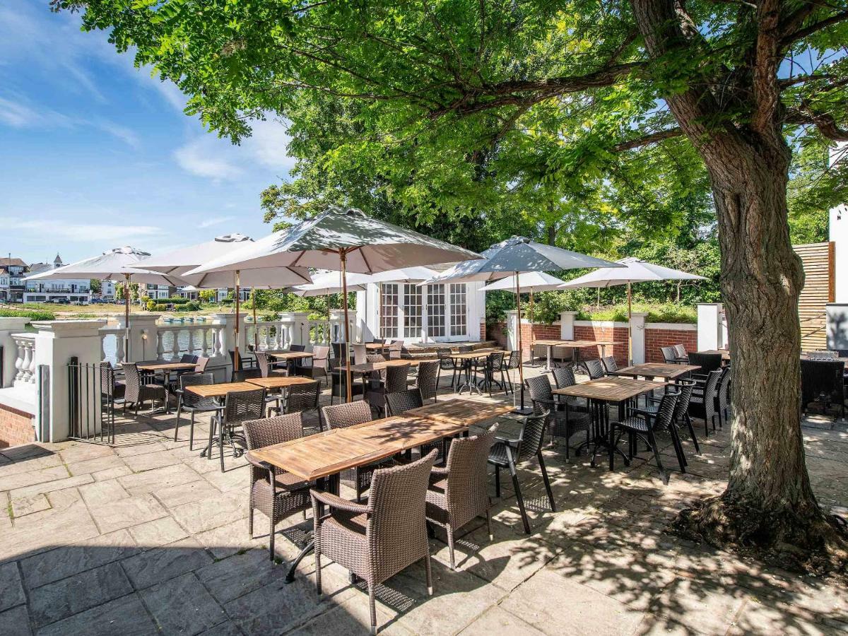 Mitre Hotel Kingston upon Thames  Exterior foto The outdoor seating area at The Old Mill